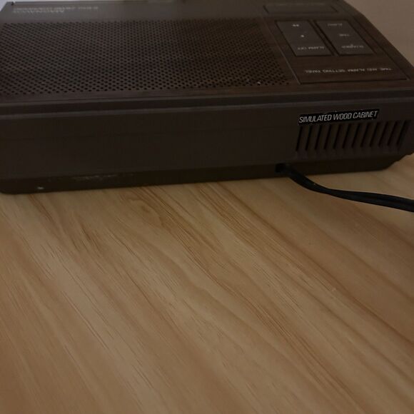 Magnavox D3150 AM FM Woodgrain Clock Radio 1983 Works tested Vintage - Picture 9 of 10